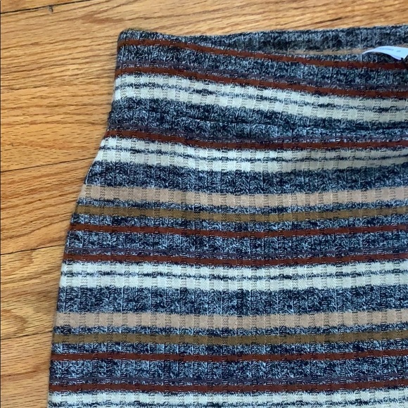 New BCBG striped midi skirt - Picture 4 of 6